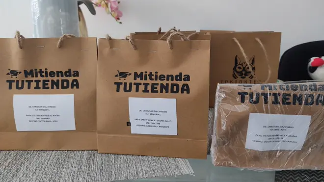 Pedidos embolsados y rotulados listos para despacho